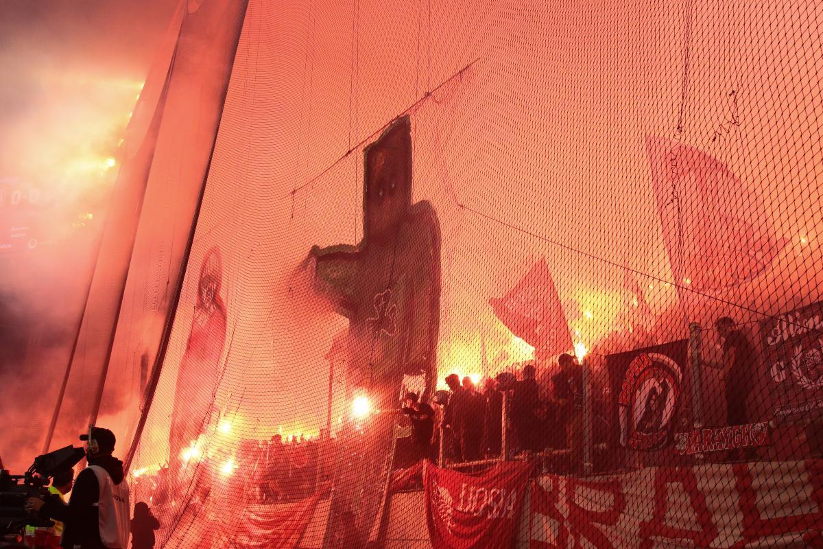 Ολυμπιακός - Άιντραχτ Φρανκφούρτης: Εκτεταμένα επεισόδια έξω από το «Γ. Καραϊσκάκης»