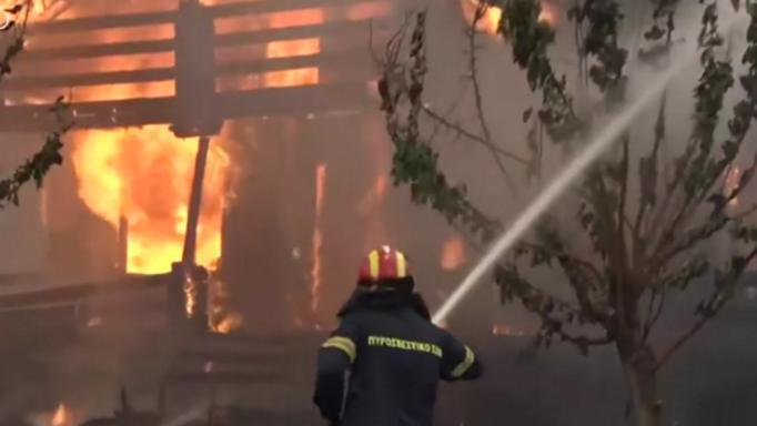 Φωτιά στο GNTM 4: Εκκένωσαν την βίλα και μεταφέρθηκαν εσπευσμένα τα μοντέλα σε ασφαλές σημείο