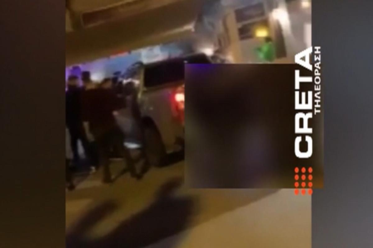 Ρέθυμνο: Απίστευτες στιγμές έξω από μπαρ – Μπούκαρε με το 4Χ4 για να μην περιμένει τον έλεγχο πιστοποιητικών [βίντεο]