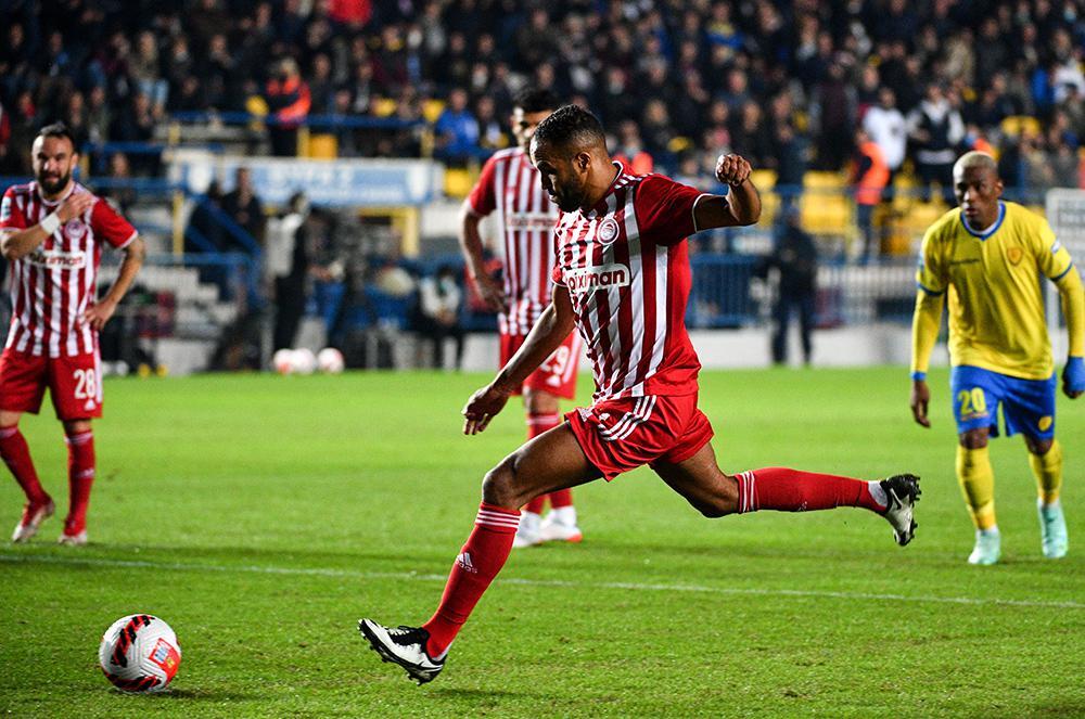 Super League: Δυσκολεύτηκε αλλά πέρασε από το Αγρίνιο ο Ολυμπιακός