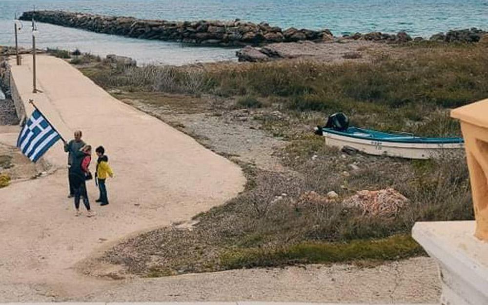 Κέρκυρα - Μαθράκι: Ο 9χρονος Τάσος θα παρελάσει μόνος του με τη γαλανόλευκη