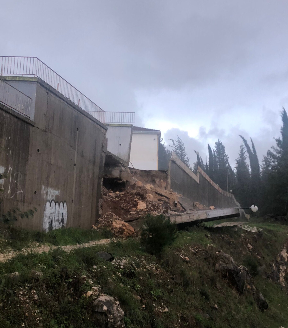 Κακοκαιρία: Κατέρρευσε τμήμα σχολείου στην Άρτα