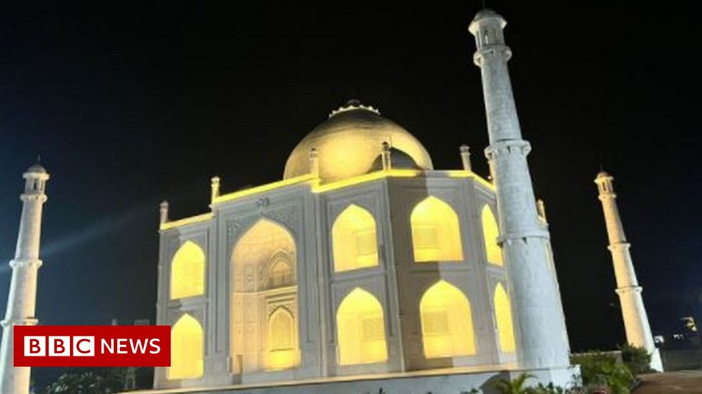 Ταζ Μαχάλ: Ινδός έχτισε αντίγραφο του εμβληματικού μαυσωλείου προς τιμήν της συζύγου του