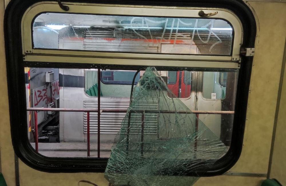 Βανδαλισμοί σε συρμούς του ΗΣΑΠ: Καταστράφηκαν έξι συρμοί