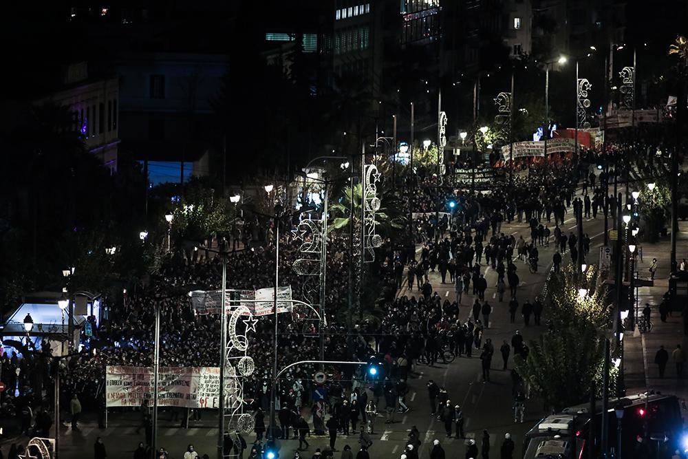 Πολυτεχνείο: Πλήθος κόσμου στην πορεία για την 48η επέτειο