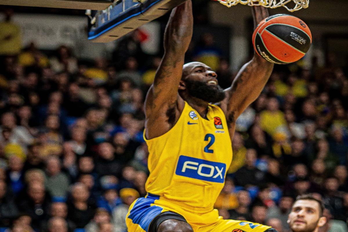 Ολυμπιακός: «Βόμβα» με Κούϊνσι Εϊσι – «Οχυρώνουν» την φροντ λάιν τους οι ερυθρόλευκοι [βίντεο]