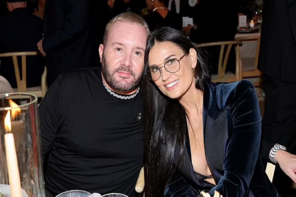 Nτέμι Μουρ: Ο ορισμός της πιο hot παρουσίας – Δείτε πώς εμφανίστηκε στο κόκκινο χαλί