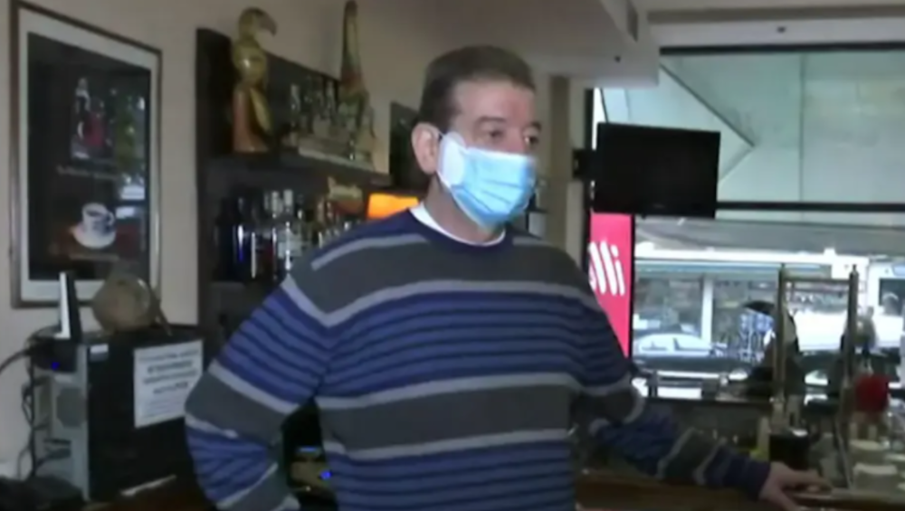 Απίστευτο περιστατικό σε καφετέρια της Νάουσας: Δάγκωσε τον ιδιοκτήτη