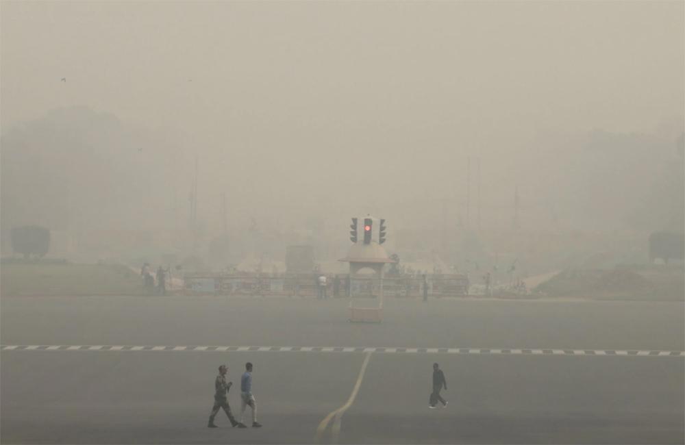Ινδία: Το Νέο Δελχί «πνίγεται» από το νέφος - Κλείνουν σχολεία [βίντεο]