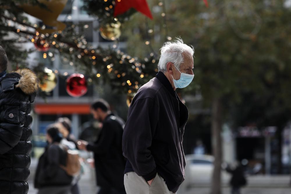 Θ. Δημόπουλος: Το τέλος της πανδημίας είναι χειροπιαστό σενάριο - Η αναμνηστική δόση αυξάνει την προστασία έναντι της Όμικρον