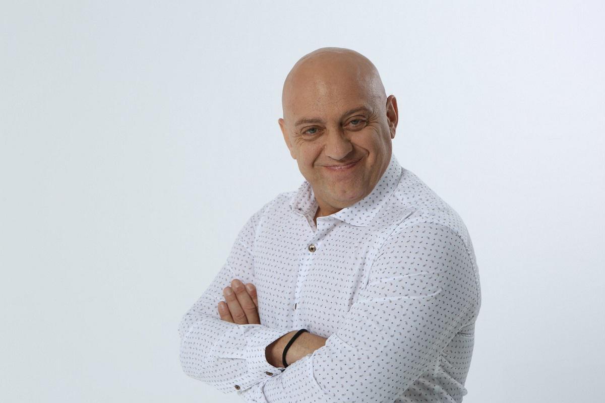 Κώστας Ραπτόπουλος: Τον μήνυσε «πανελίστας» των εκπομπών του – «Με είπε κερατά και μίλησε απαξιωτικά για τη σύζυγό μου»