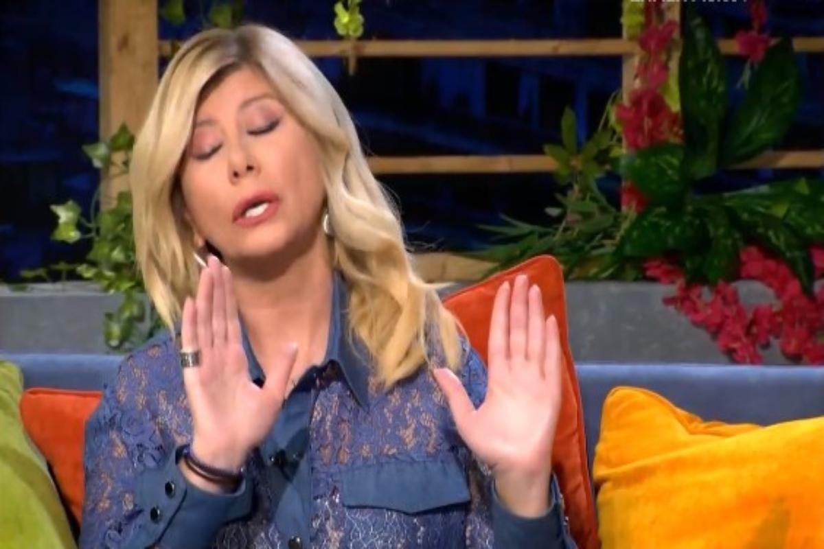 Η Ζήνα Κουτσελίνη εξομολογείται: «Η Σπυροπούλου με έδιωξε δύο εβδομάδες μετά την κηδεία του αδερφού μου»