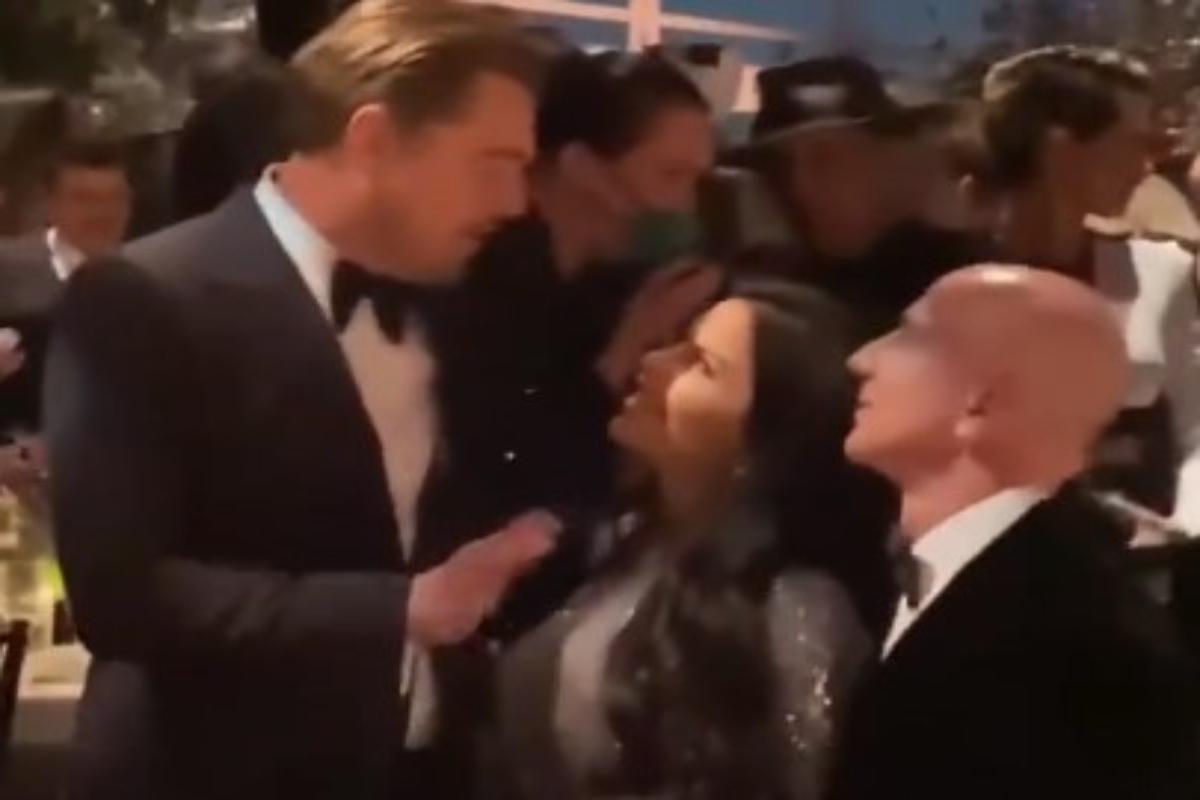 Λόρεν Σάντσες: Δεν ξεκόλλησε τα μάτια της η συνοδός του Μπέζου από τον Ντι Κάπριο – Τον φλέρταρε μπροστά του, πώς αντέδρασε ο Τζεφ