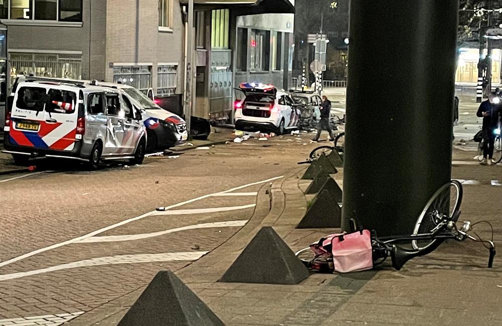 Κορονοϊός - Ολλανδία: «Όργιο βίας» με ταραχές και πυροβολισμούς στον αέρα σε διαδήλωση κατά των μέτρων