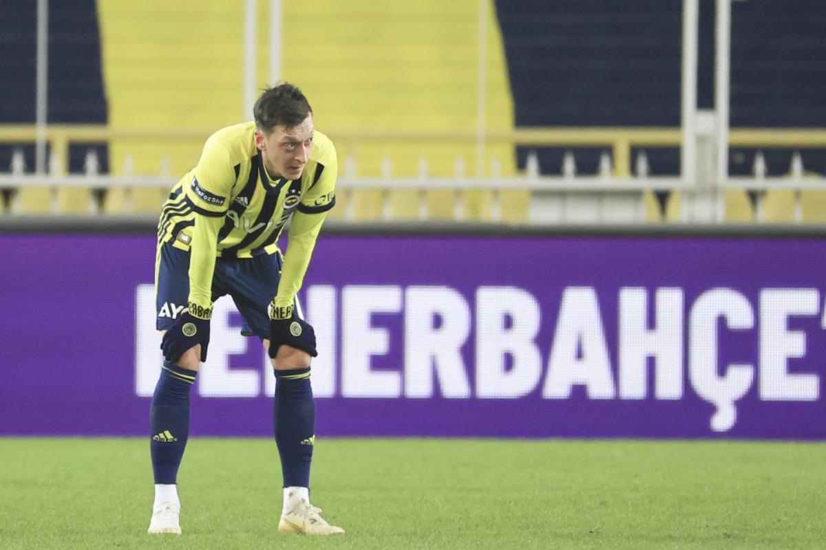 Γιουρόπα Λιγκ - Ολυμπιακός: Δεν έρχεται στο «Καραϊσκάκης» ο προκλητικός Οζίλ – Πλήγμα για την Φενέρ