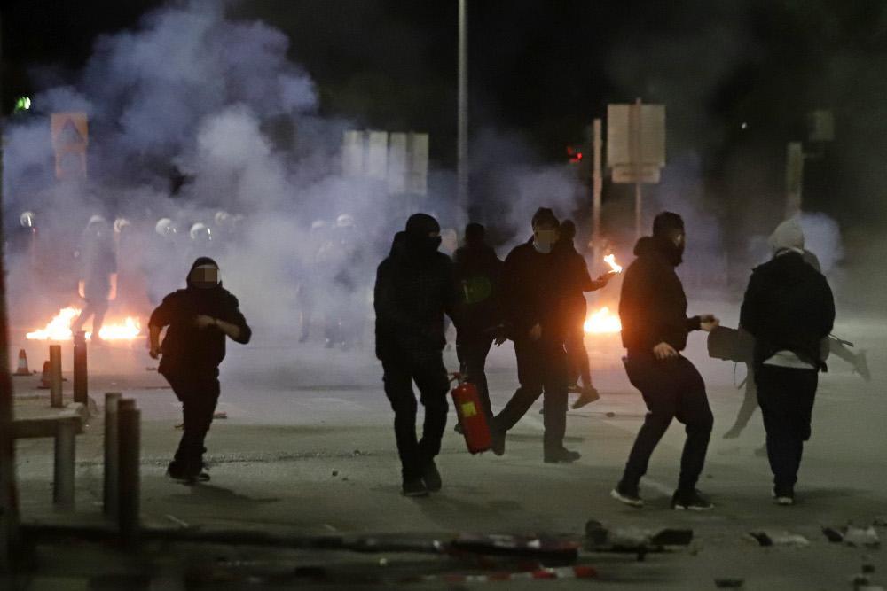 Πολυτεχνείο: Δέκα συλλήψεις για τα επεισόδια σε Αθήνα και Θεσσαλονίκη