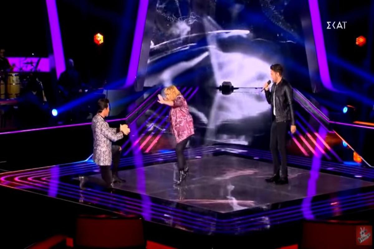 The Voice: Μάγεψαν στη σκηνή Ζουγανέλη και Αργυρός – Το ζεϊμπέκικο της Ελεονώρας [βίντεο]