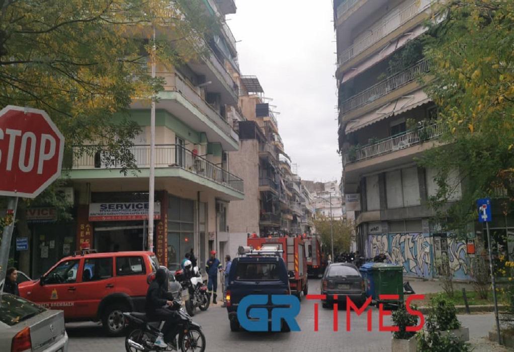 Θεσσαλονίκη: Φωτιά σε διαμέρισμα – Απεγκλωβίστηκε ηλικιωμένη