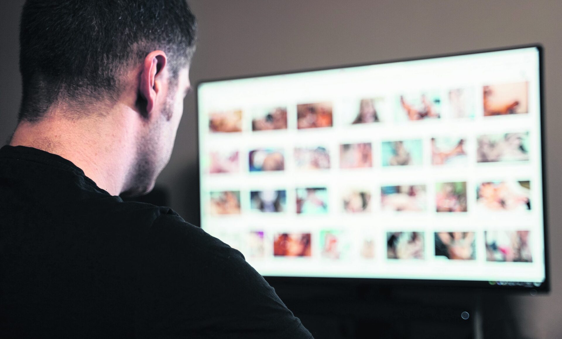 Revenge Porn: Νέες σοκαριστικές καταγγελίες - Ο δημοσιογράφος, το πολιτικό στέλεχος και το μοντέλο