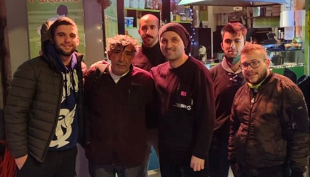 Χανιά: Αυτές τις αντροπαρέες θέλουμε - Πλήρωσαν ξενοδοχείο για άστεγο