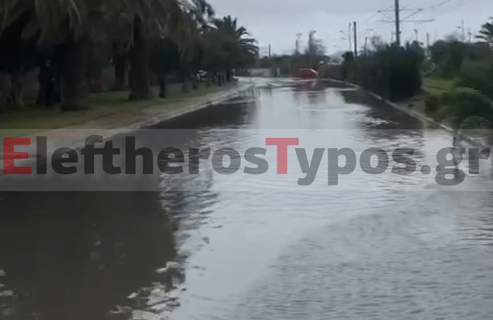 Η θάλασσα βγήκε μέχρι το... Τραμ στην Γλυφάδα - Προβλήματα στην ηλεκτροδότηση των νοτίων προαστίων
