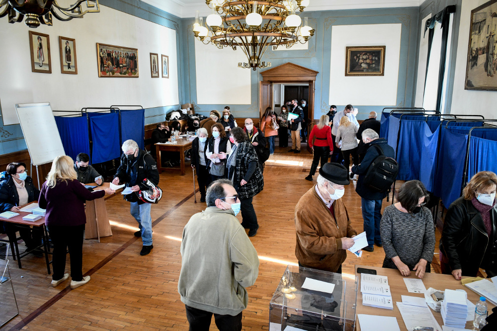 Εκλογές ΚΙΝΑΛ: Μεγάλη προσέλευση - Ψήφισαν ήδη 115.000 πολίτες