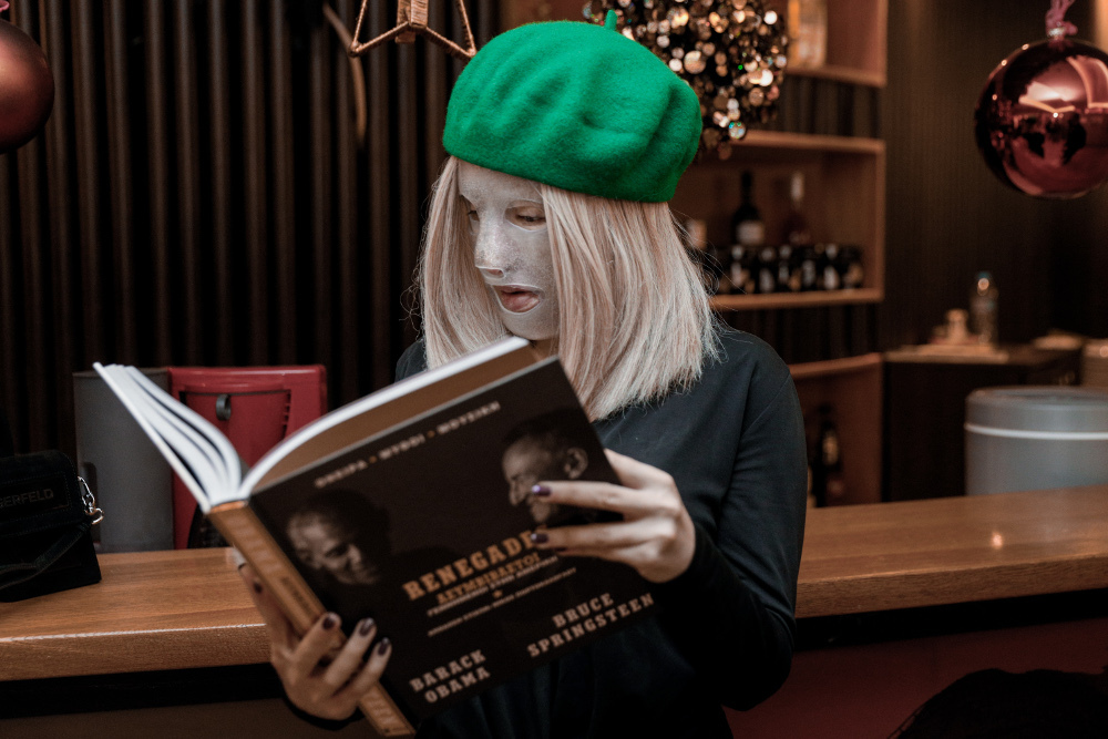 Ιωάννα Παλιοσπύρου: Συνεχίζεται ο γολγοθάς της - Φωτογραφία με επιδέσμους μετά από νέο χειρουργείο