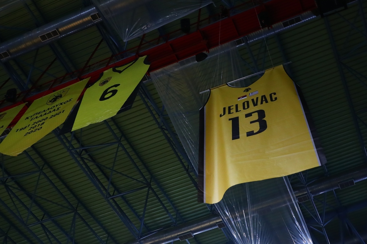 Στεφάν Γέλοβατς: Στον… ουρανό η φανέλα του –Την απέσυρε η ΑΕΚ, έκλαιγαν Ανγκόλα και Μαυροειδής