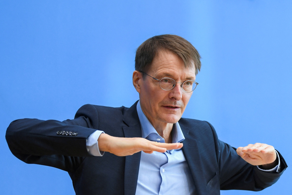 Κορονοϊός - Paxlovid: Ένα εκατομμύριο δόσεις παρήγγειλε η Γερμανία - Ενθουσιασμένος ο υπουργός Υγείας