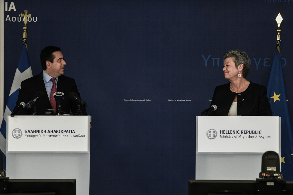 Η Ευρωπαϊκή Επιτροπή απαντά στον Μηταράκη: Απαράδεκτη η διευκόλυνση της μετανάστευσης από τρίτες χώρες