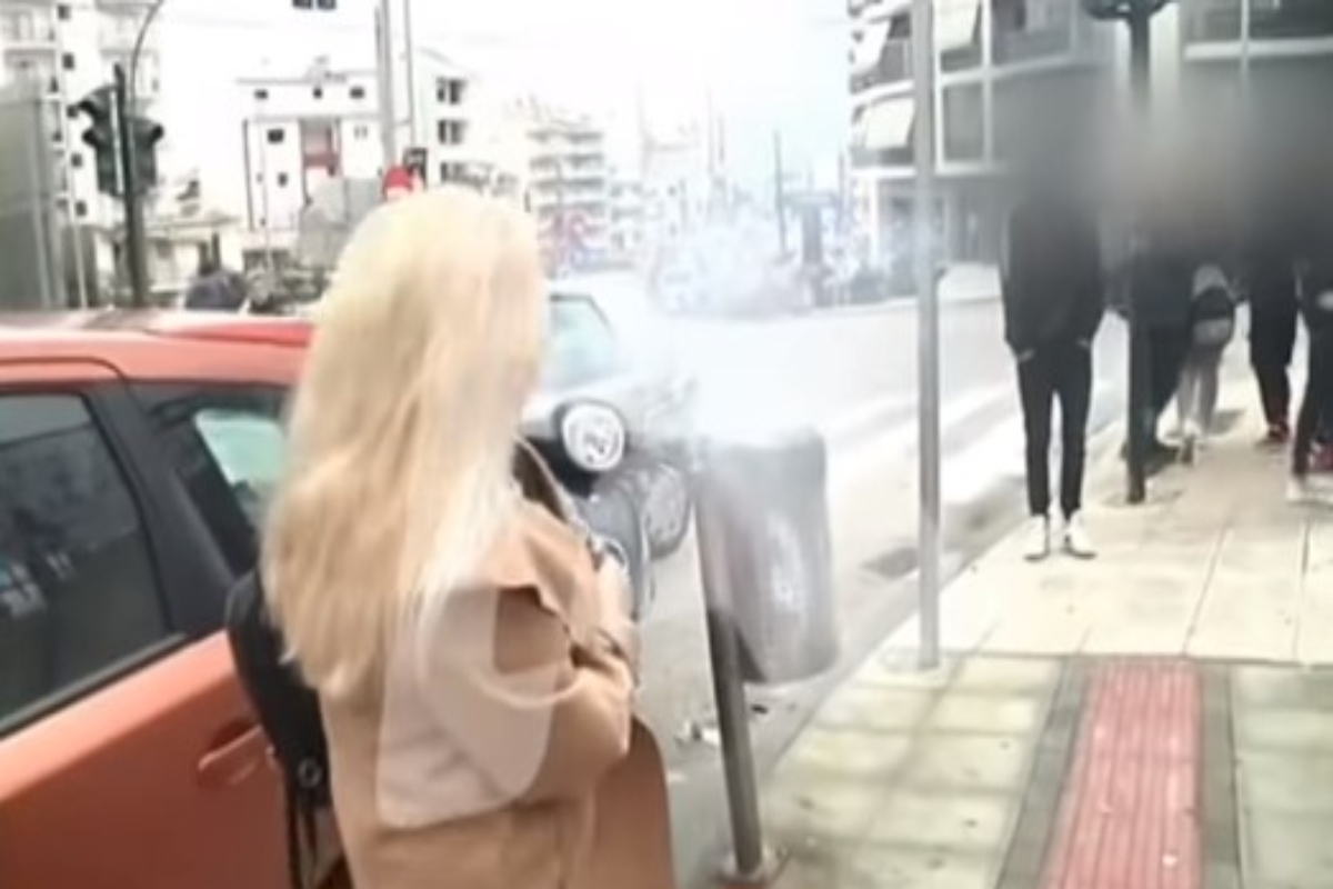 Πάτρα: Σάλος με μαθητές που πέταξαν δυναμιτάκια on air στην διευθύντρια του 2ου ΕΠΑΛ – Δείτε πώς αντέδρασε [βίντεο]