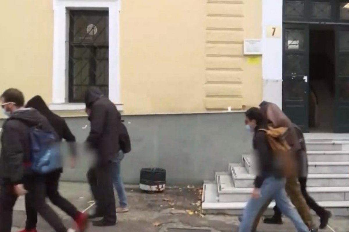 Κύκλωμα παράνομων ελληνοποιήσεων: Στη φυλακή τρεις κατηγορούμενοι μετά από μαραθώνια απολογία