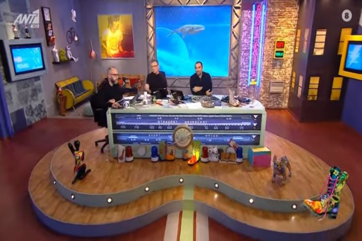 Ράδιο Αρβύλα: Εμφανίστηκαν ντυμένοι στα μαύρα - Έτσι άρχισαν την εκπομπή, «γι’ αυτό βγήκαμε σήμερα» [βίντεο]