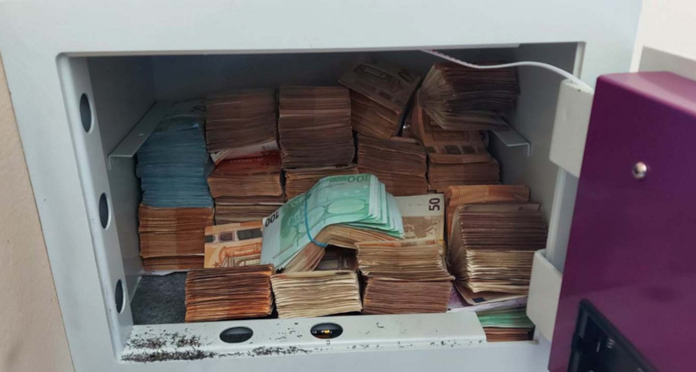 Παράνομες ελληνοποιήσεις: Αυτό είναι το «αμαρτωλό» χρηματοκιβώτιο του διοικητή