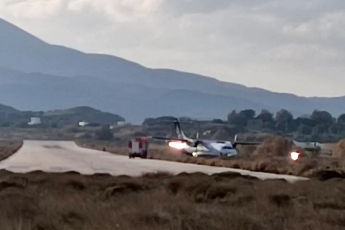 Μήλος: Θρίλερ κατά την προσγείωση αεροσκάφους - Βγήκε εκτός διαδρόμου, οι πρώτες εικόνες