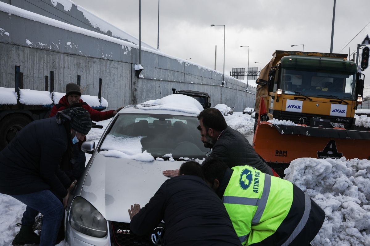Κακοκαιρία «Ελπίδα»: Καρκινοπαθής μηνύει την Αττική Οδό – Η συγκλονιστική περιγραφή της δικηγόρου του [βίντεο]
