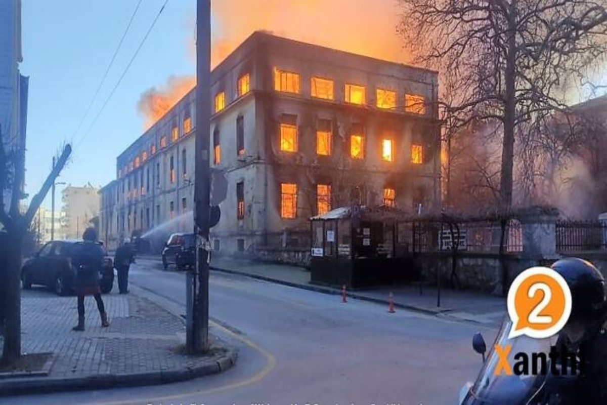 Ξάνθη: Μεγάλη φωτιά σε καπναποθήκες – Συναγερμός στην Πυροσβεστική