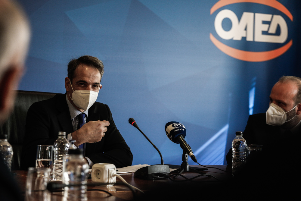 Μητσοτάκης από τα κεντρικά του ΟΑΕΔ: 86.000 νέες θέσεις εργασίας το 2022
