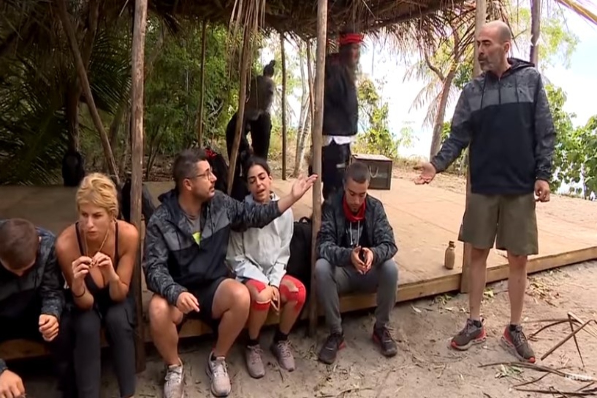 Survivor: «Την έπεσε» και στον Κωνσταντάρα ο Βαλάντης – «Το έχει στο αίμα του να διπλωματίζει» [βίντεο]