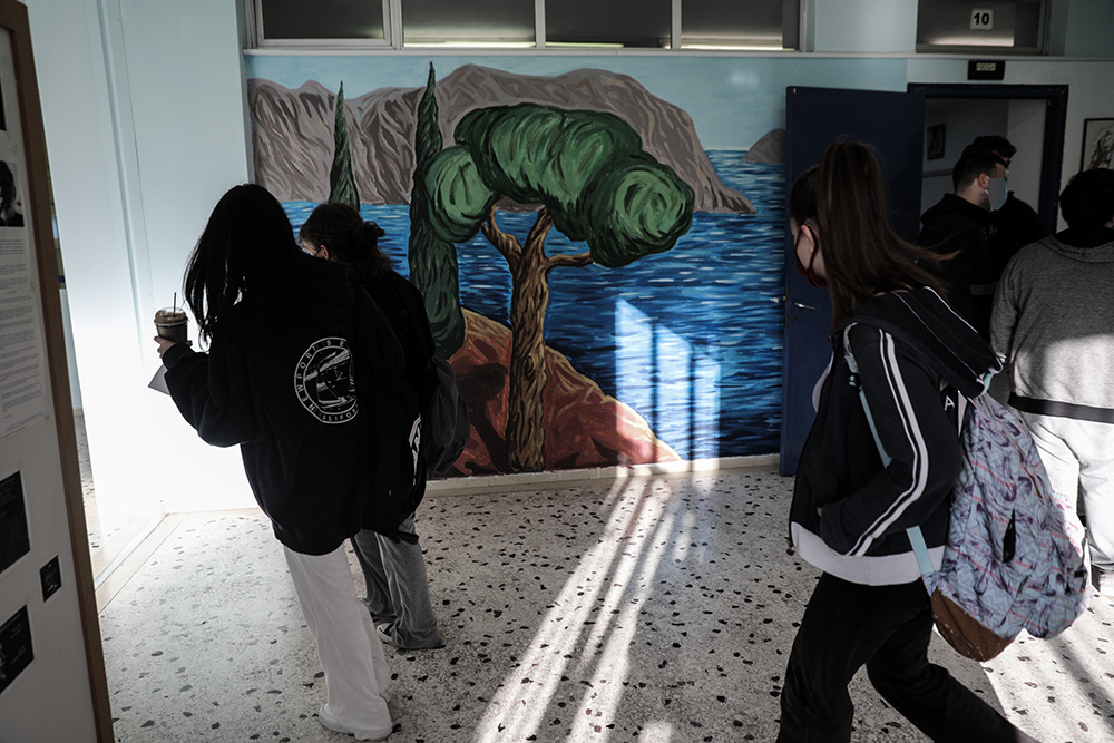 Σχολεία: Επιμένουν οι επιστήμονες - «Δώστε παράταση, μπορεί να καταρρεύσει το εκπαιδευτικό σύστημα» [βίντεο]