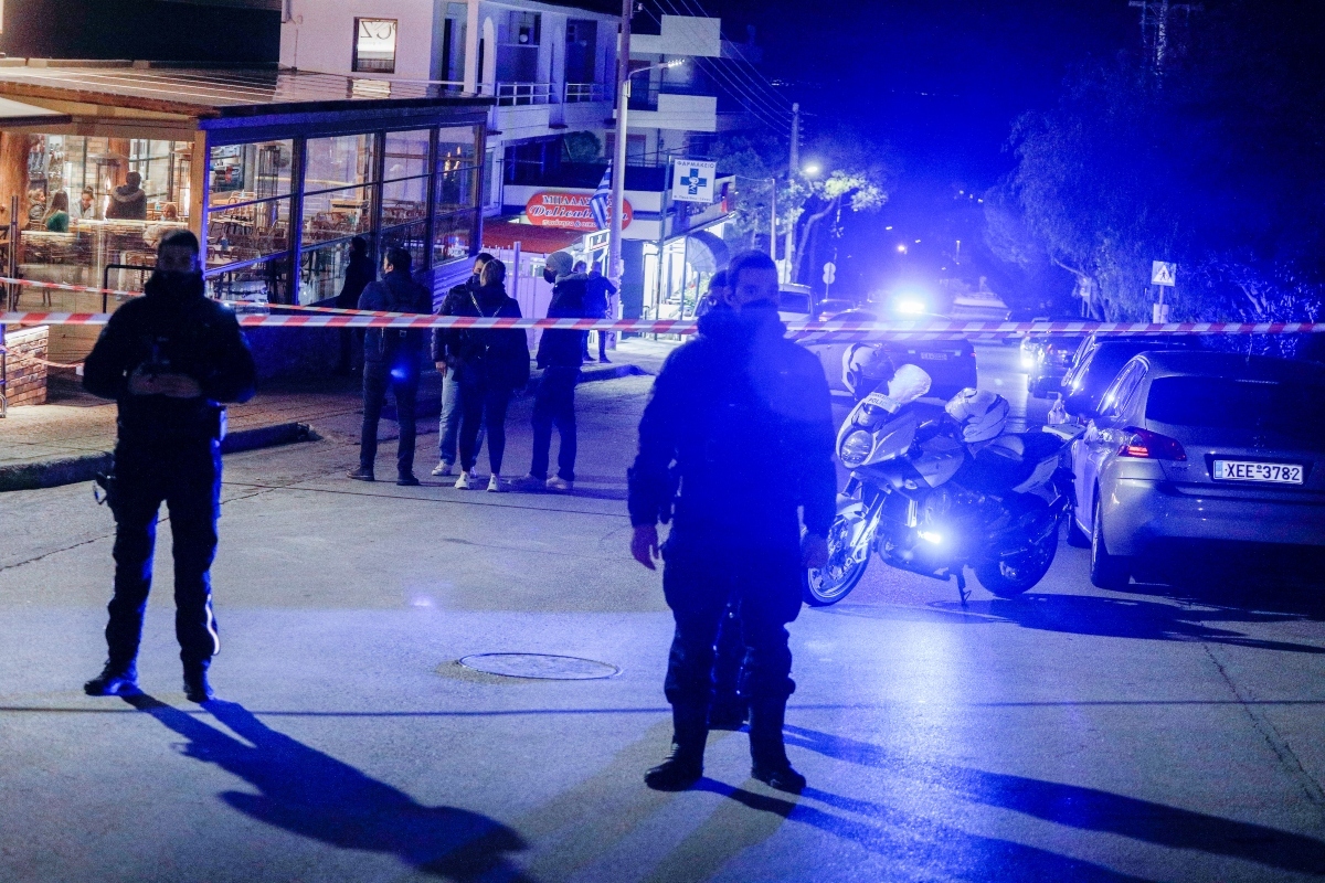 Βούλα: Βίντεο ντοκουμέντο αμέσως μετά τους πυροβολισμούς – Κινδύνευσαν ανήλικα παιδιά