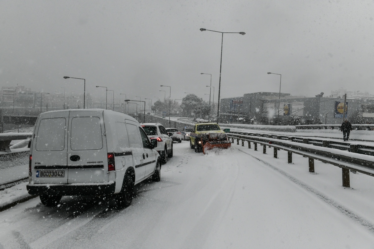 Κακοκαιρία «Ελπίδα»: Κλειστή η Εθνική μέχρι τα διόδια της Τραγάνας – Ποιο δρόμοι έχουν αποκλειστεί