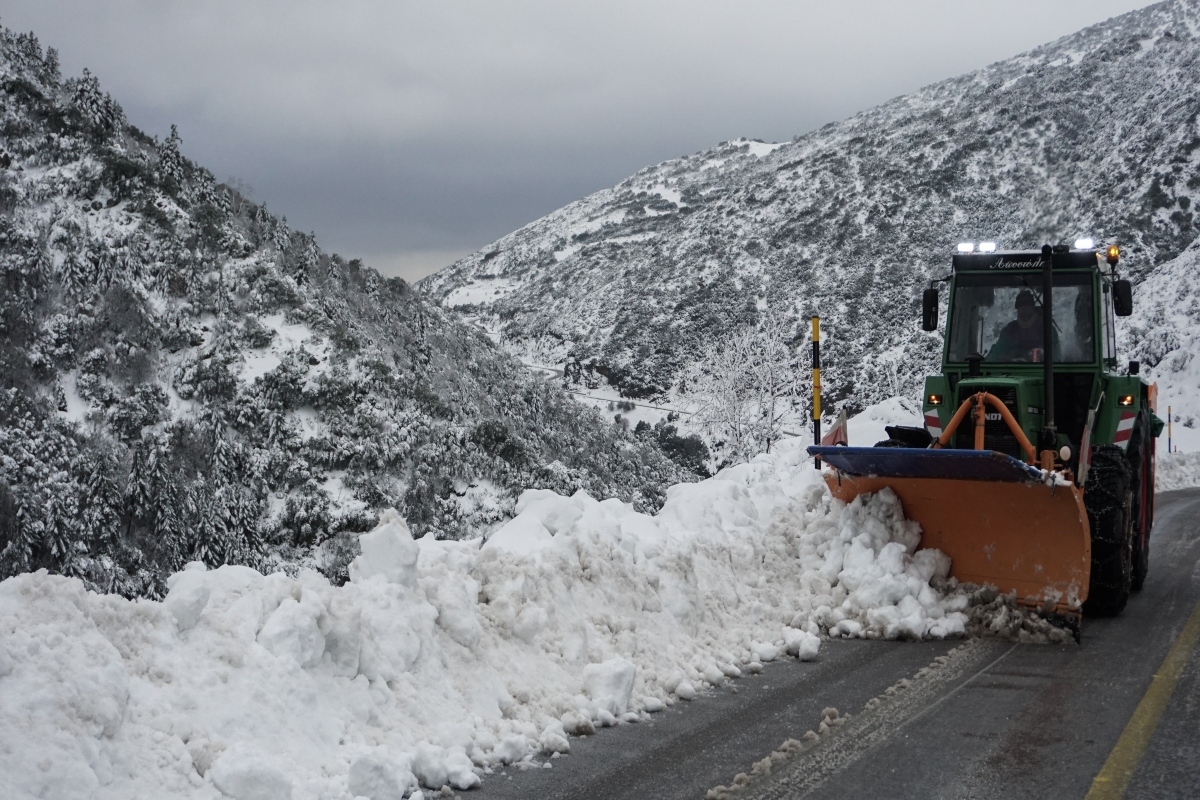 Κακοκαιρία «Ελπίδα»: Στον πάγο όλη η χώρα από το Σάββατο - Ενεργοποιείται το 112, στη μάχη τα «θηρία» της Περιφέρειας Αττικής [βίντεο]