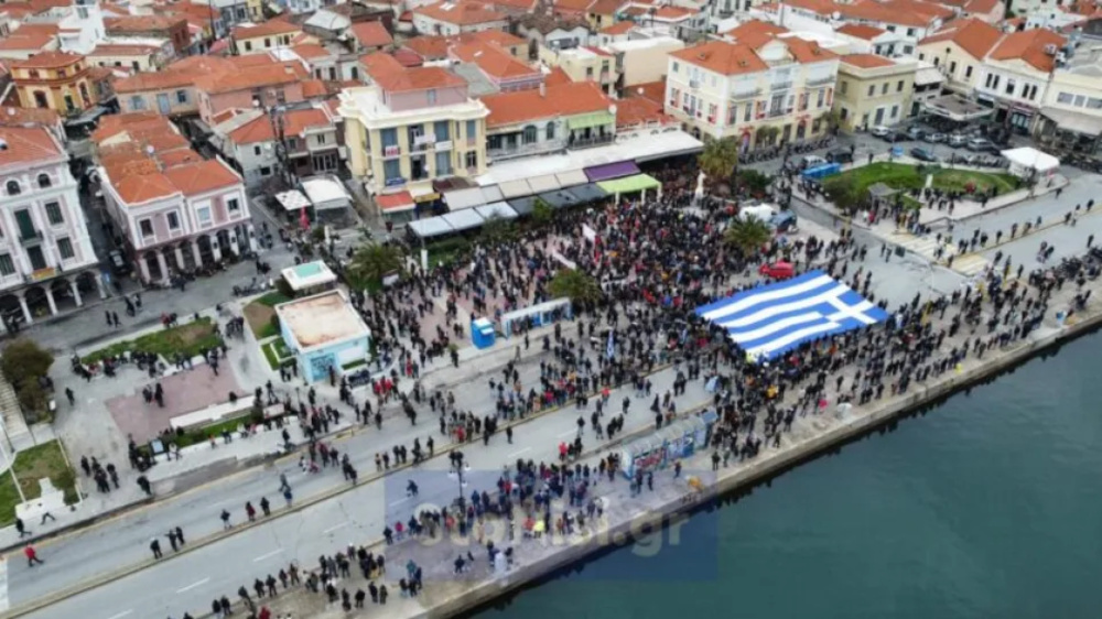Με μικρή συμμετοχή τα «συλλαλητήρια» κατά των νέων δομών μεταναστών σε Λέσβο και Χίο [εικόνες]