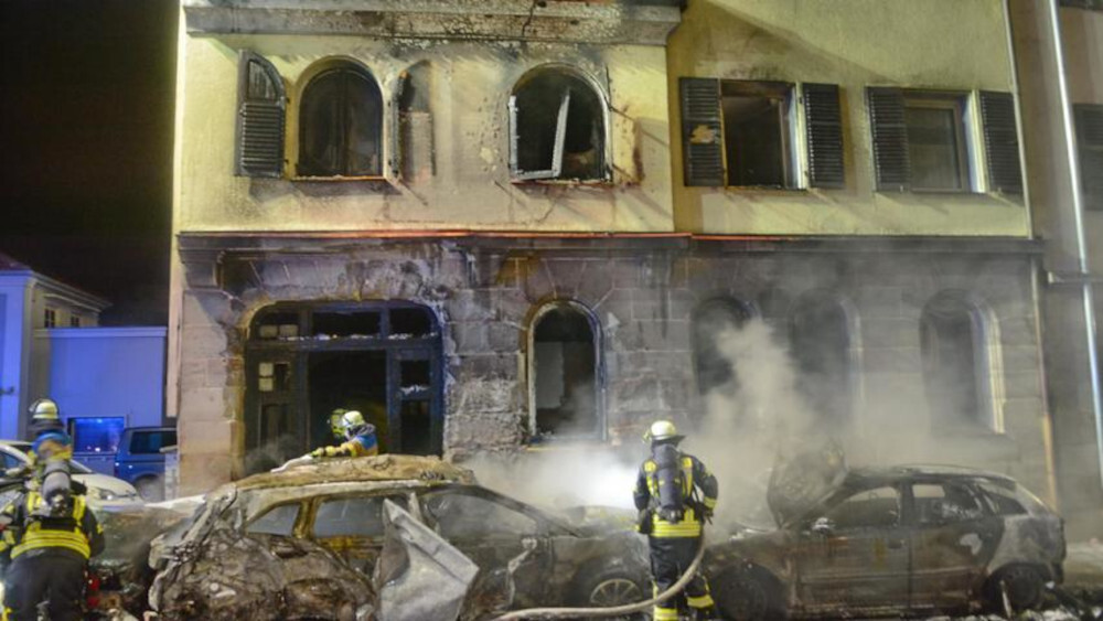 Γερμανία: Μεθυσμένος οδηγός φορτηγού εμβόλισε 34 αυτοκίνητα και προκάλεσε φωτιά