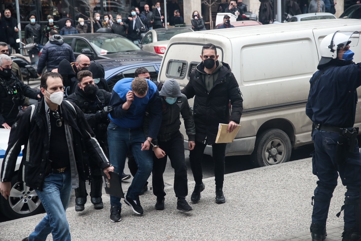 Δολοφονία Άλκη: Ξεκινούν οι απολογίες των 8 συλληφθέντων – «Τα ρίχνει» ο ένας στον άλλον, ποιον «δείχνουν» για φονιά [βίντεο]