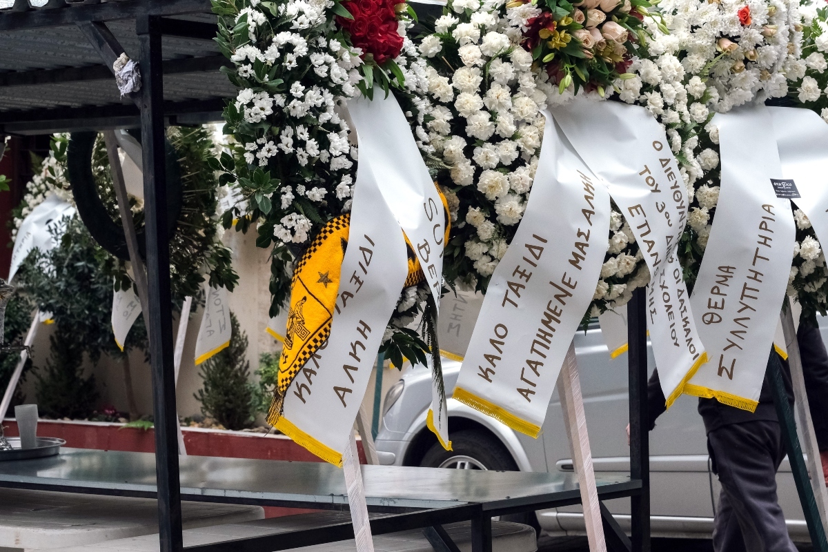 Κηδεία 19χρονου: Η σπαρακτική κραυγή του πατέρα του Άλκη - «Αφήστε με να πάω μαζί του»