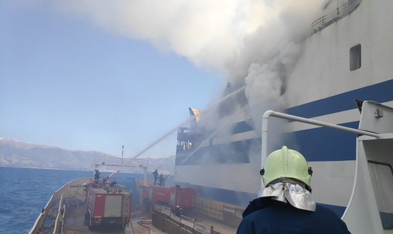 Φωτιά στο Euroferry Olympia: Άθλιες οι συνθήκες στις καμπίνες του πλοίου – Τι καταγγέλλουν οδηγοί φορτηγών [βίντεο]