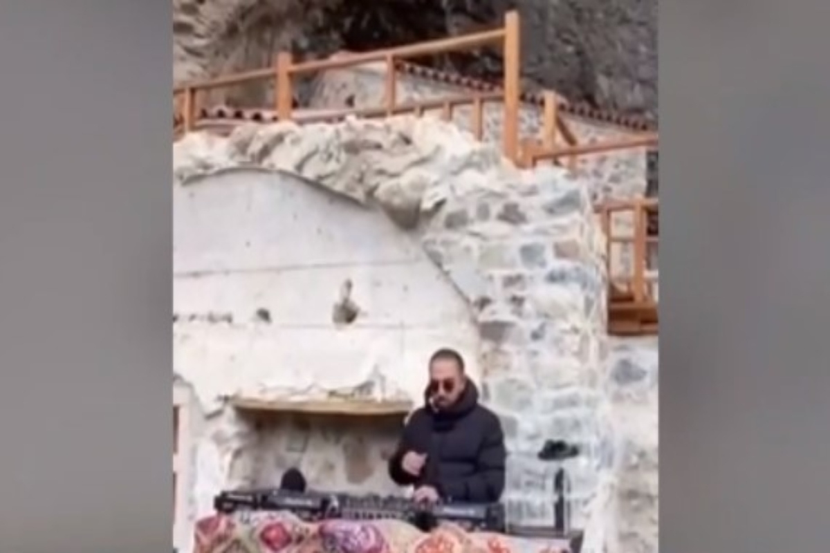 Παναγία Σουμελά: Στην αντεπίθεση το ΥΠΕΞ μετά το προκλητικό πάρτι των Τούρκων – «Να μην επαναληφθεί» [βίντεο]