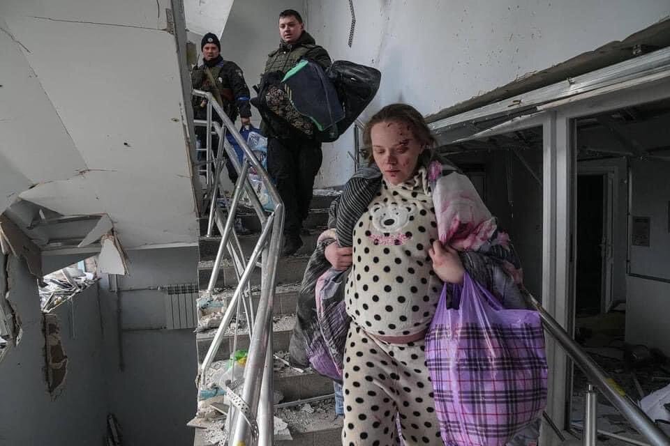 Κατάφερε να γεννήσει η έγκυος από την Μαριούπολη, που κατηγορήθηκε από τους Ρώσους για «προπαγάνδα»